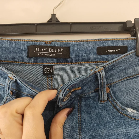 Judy Blue Skinny Fit Light Wash Jeans Size 9 | 29 - Picture 2 of 4